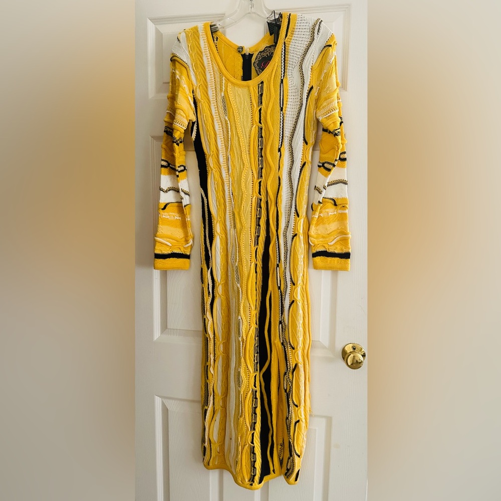 New long yellow and black max dress with front slit at bottom side front size XL